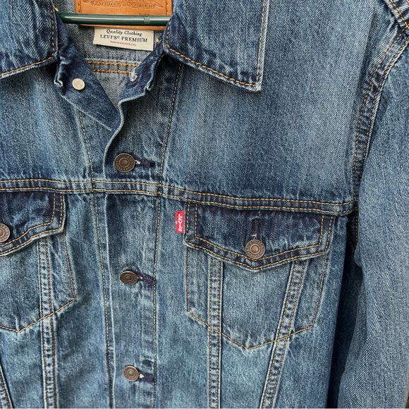 Levi’s Premium Men’s Trucker Medium Wash Denim Jean Jacket Sz M - Picture 4 of 16